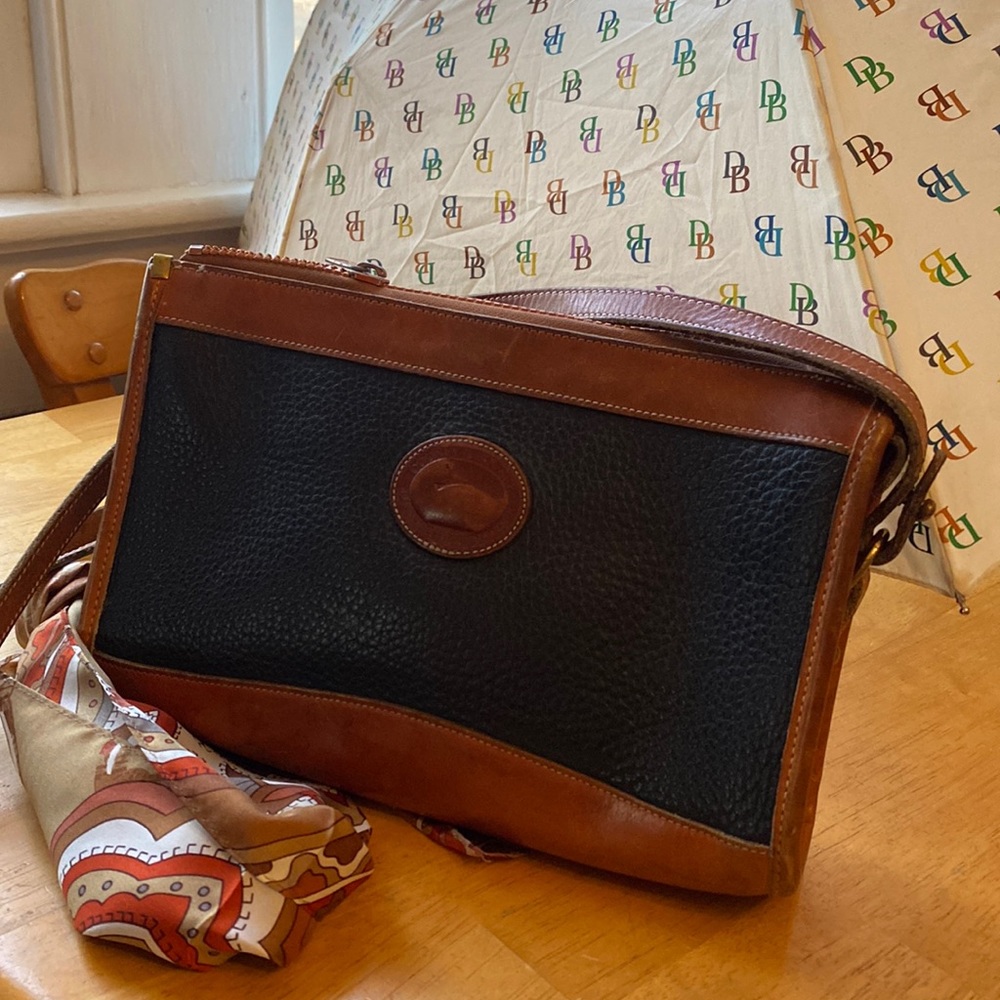 Vintage Dooney&bourke leather crossbody bag